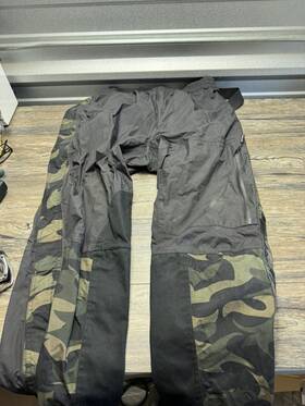 Harley-davidson 97255-07vm Mens Camo Rain Riding Pants With Suspenders Size M