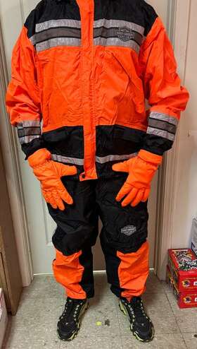 Harley-davidson 98275-08v Genuine Harley-davidson Hi-vis Orange Rain Suit 2xl With Stuff Sack Boots Gloves